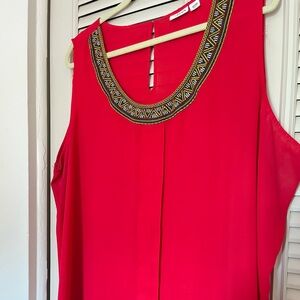 Scoopneck Tank Blouse with Art-Deco Detail Around Neck